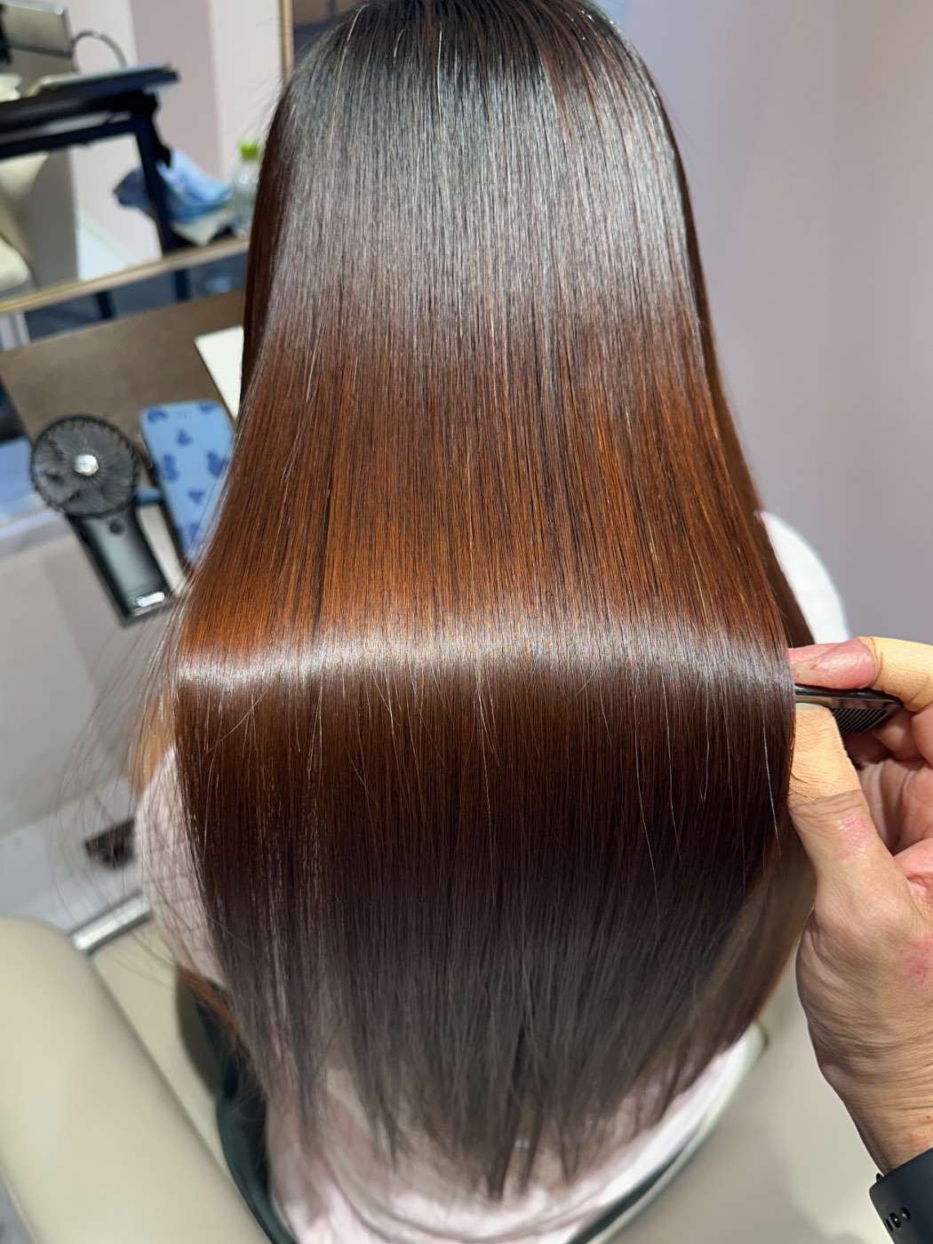 自然な艶のあるロングヘアの仕上がり